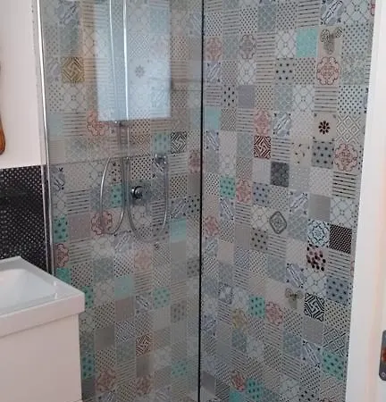 Avocado Beyond Couette-café