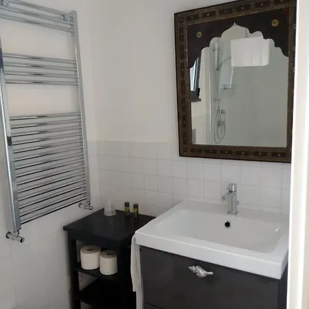 Bed & Breakfast Avocado Beyond 4*