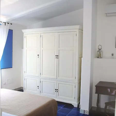 Avocado Beyond Bed & Breakfast 4*